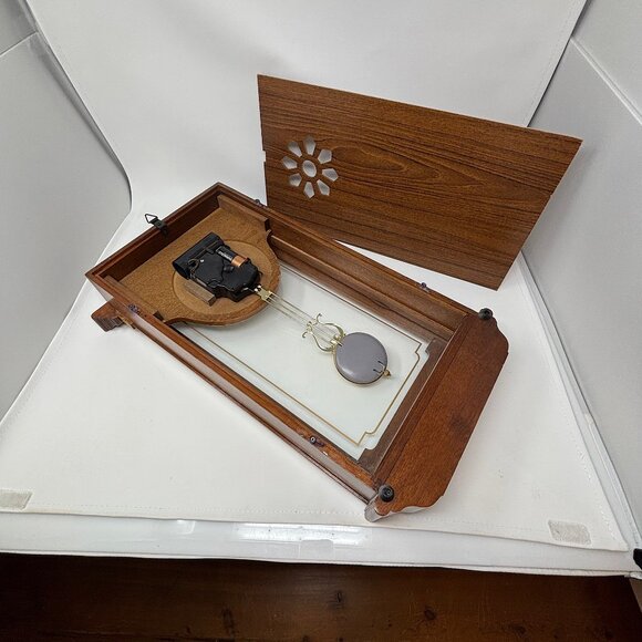 Ergo Westminster quartz wooden wall clock - Picture 5 of 11